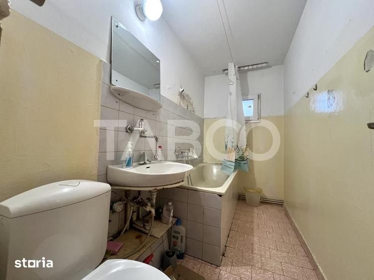 Apartament cu 3 camere decomandat în Plopilor
