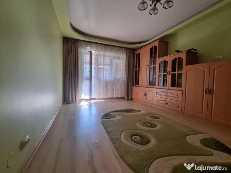 Apartament cu 3 camere decomandat în Ștefan cel Mare