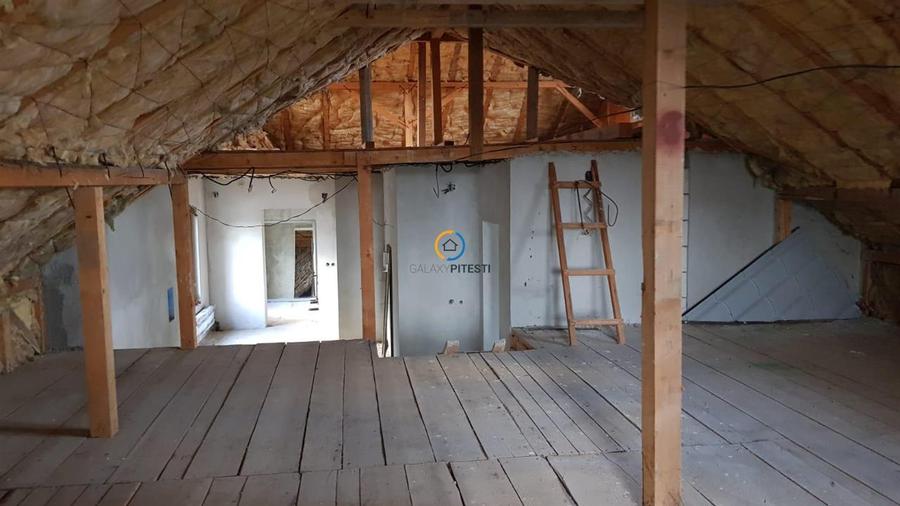 Casă cu 4 camere cu Teren 1700 Mp în Borlești