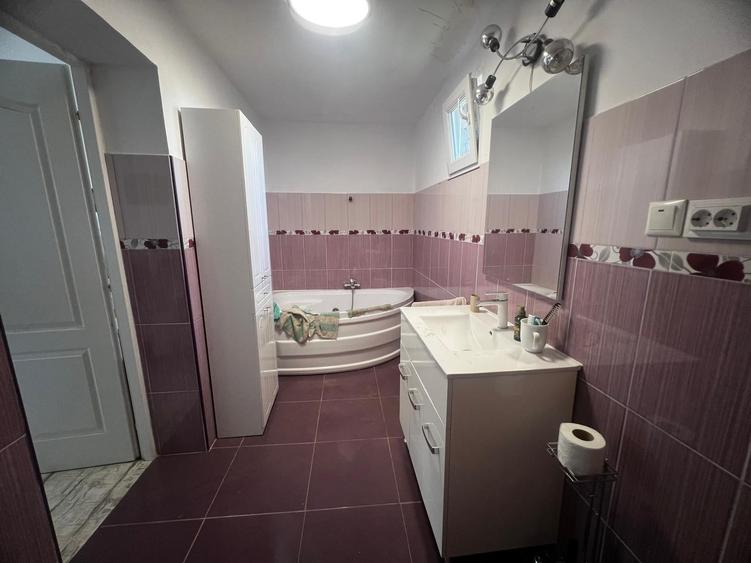 Casă individuală cu 3 camere cu Teren 1493 Mp în Periferie