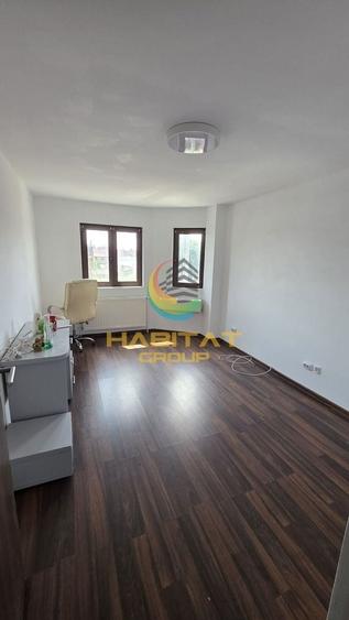 Casă individuală cu 6 camere cu Canalizare în Central