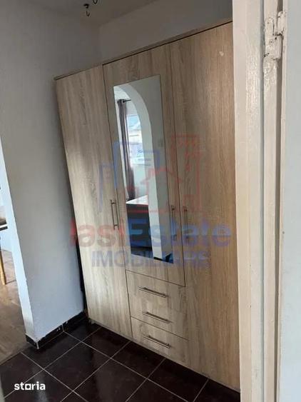 Apartament cu 2 camere semidecomandat în Podul de Piatră