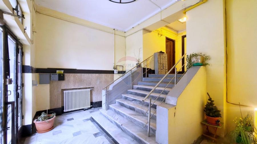 Apartament cu 3 camere semidecomandat în Universitate