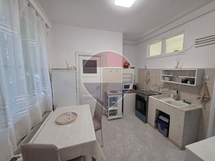 Apartament cu 2 camere decomandat, mobilat în P-ța Romană