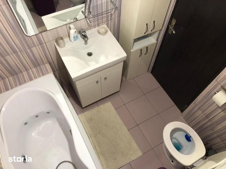 Apartament cu 3 camere decomandat în Vitan