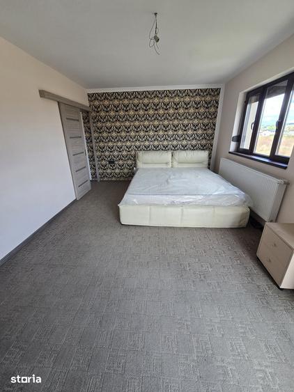 Casă cu 5 camere cu Teren 658 Mp în Central