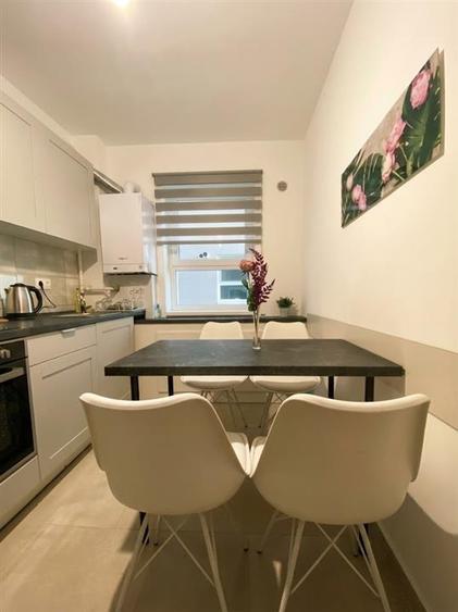 Apartament cu 3 camere decomandat, mobilat în Tractorul