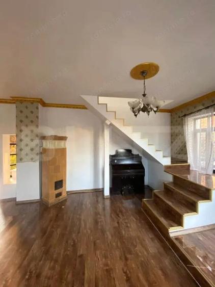 Casă cu 10 camere cu Teren 414 Mp în Cetate