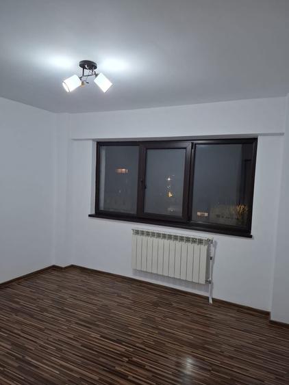Apartament cu 3 camere decomandat în Radu Negru
