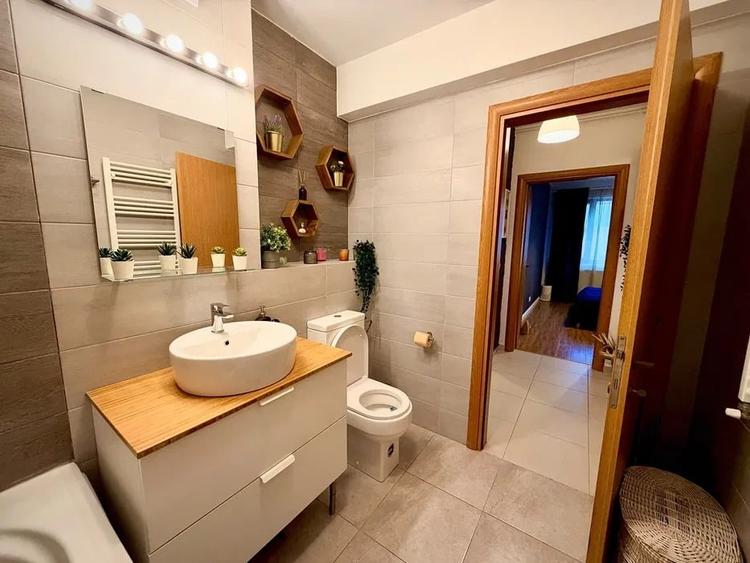 Apartament cu 2 camere semidecomandat în Metalurgiei
