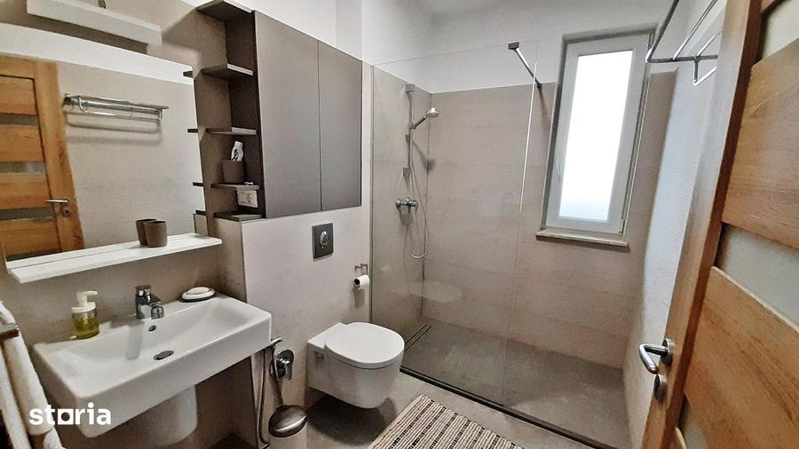 Apartament cu 5 camere decomandat, mobilat în Tractorul