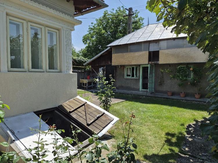 Casă cu 3 camere cu Teren 1300 Mp în Cocorăștii Colț