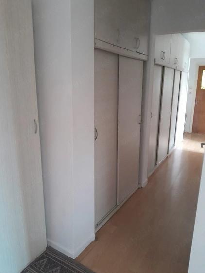 Apartament cu 3 camere nedecomandat în Calea București