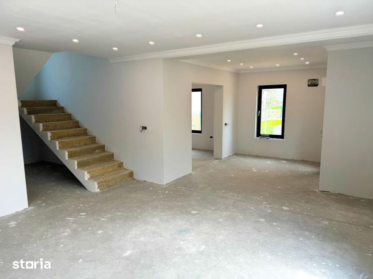 Casă cu 4 camere cu Teren 499 Mp în Mărăcineni