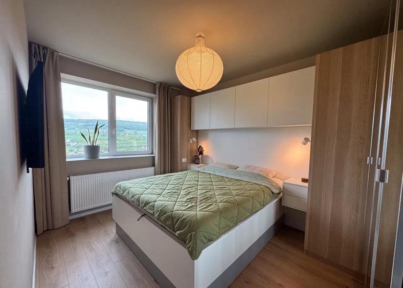 Apartament cu 3 camere semidecomandat, mobilat în Chinteni