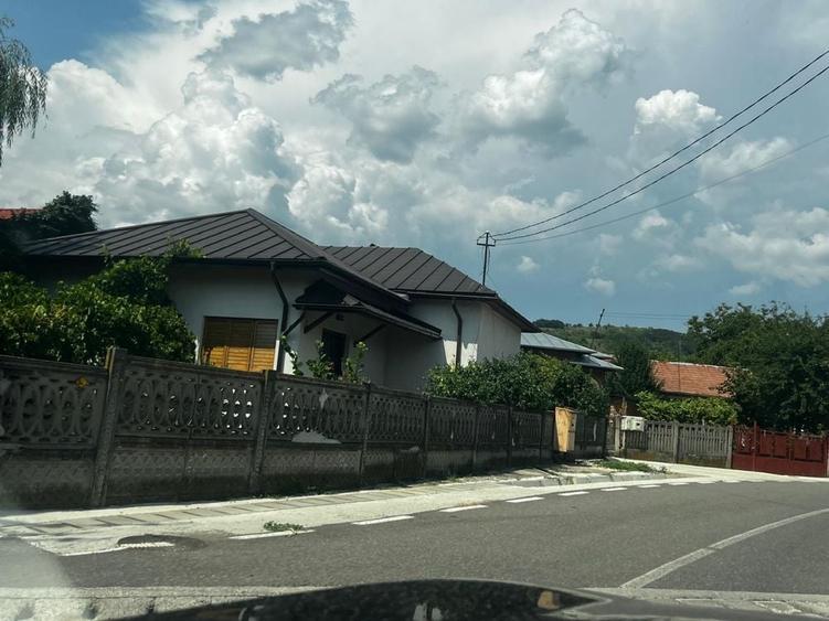 Casă cu 3 camere în Aninoasa