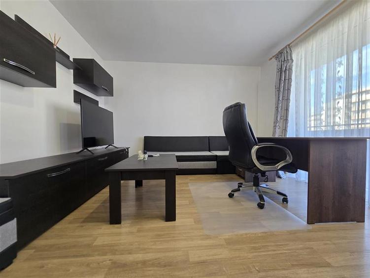 Apartament cu 2 camere decomandat, mobilat în Tractorul
