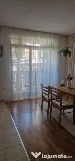 Apartament cu 3 camere decomandat în Buziașului