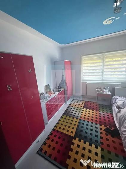 Apartament cu 3 camere decomandat în Astra
