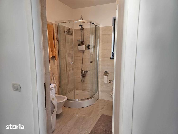 Apartament cu 2 camere decomandat în Tractorul