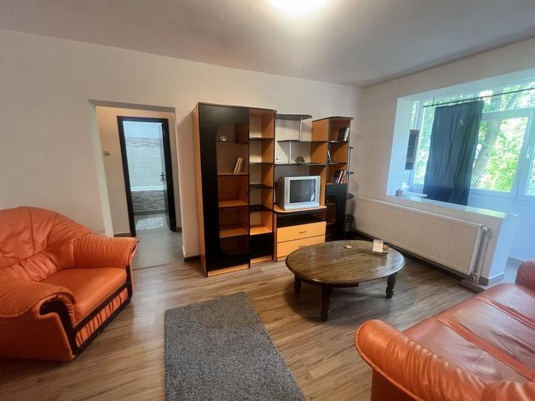 Apartament cu 2 camere decomandat în Craiovei