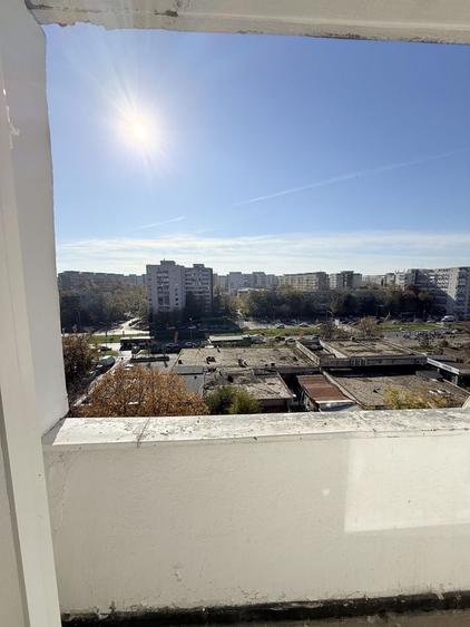 Apartament cu 3 camere semidecomandat, mobilat în Drumul Taberei