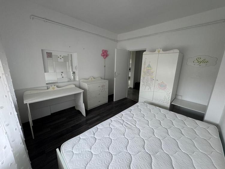 Apartament cu 3 camere în Sisești