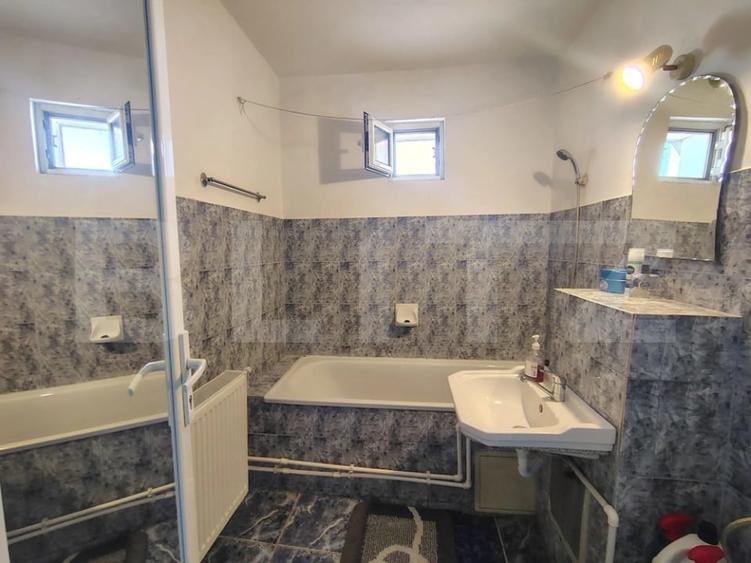 Apartament cu 2 camere decomandat, mobilat în