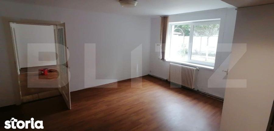 Casă cu 5 camere cu Teren 369 Mp în Central