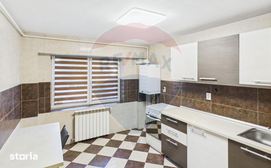 Apartament cu 5 camere în Tineretului