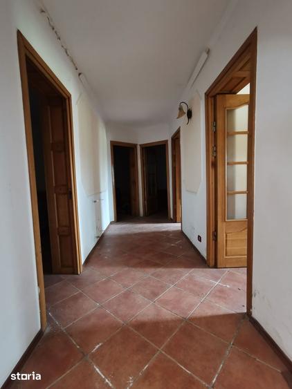 Casă cu 6 camere cu Teren 3187 Mp în Urechești