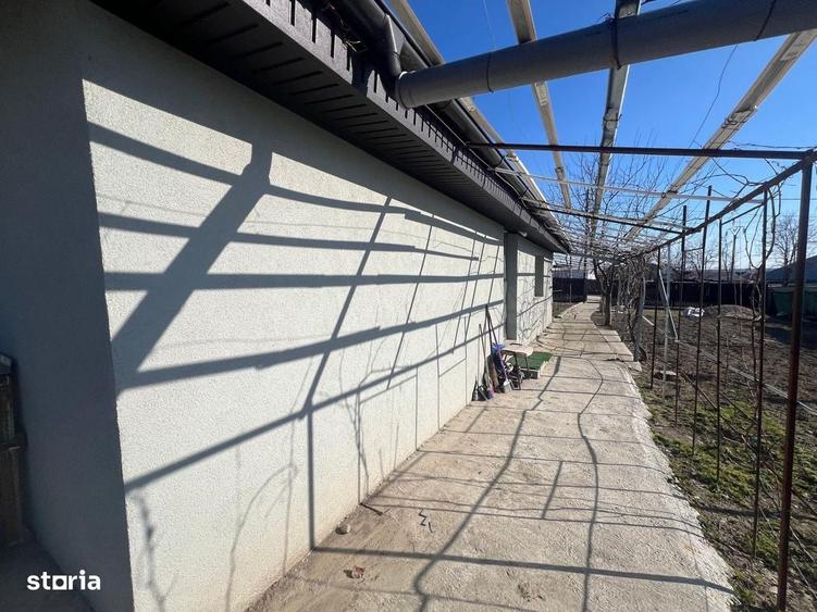 Casă cu 2 camere decomandat în Braniștea