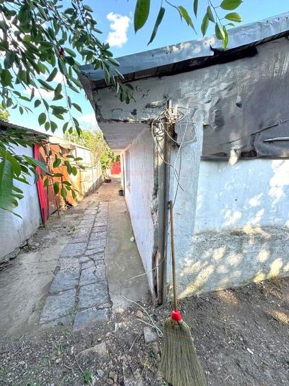 Casă individuală cu 3 camere cu Canalizare în Piața Centrală