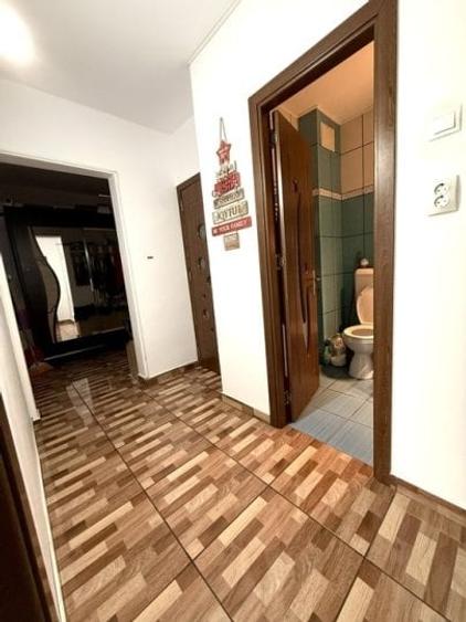 Apartament cu 2 camere decomandat în Titan