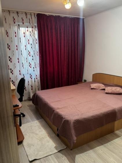 Apartament cu 3 camere decomandat în Berceni