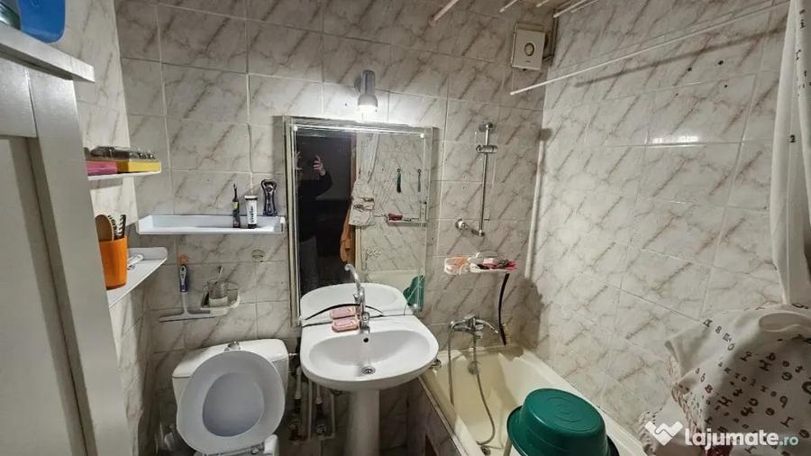 Apartament cu 3 camere decomandat în Alexandriei