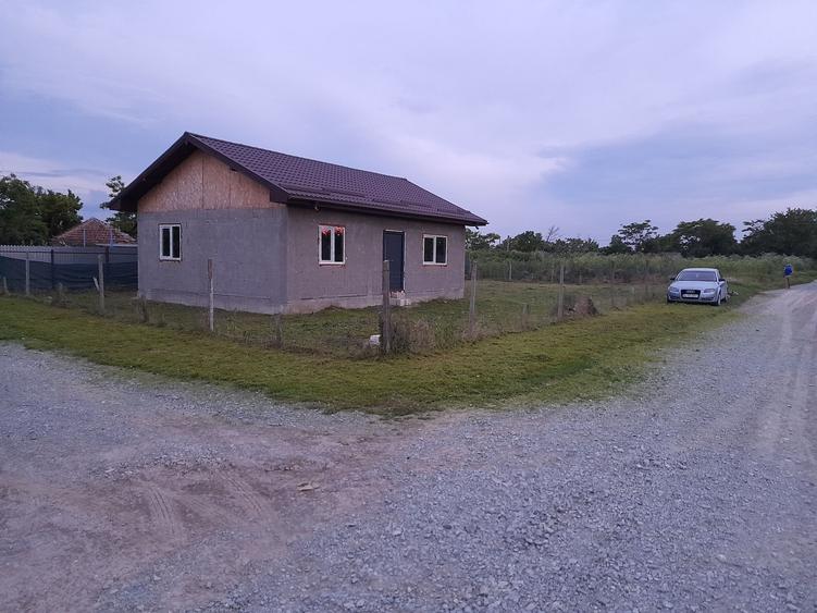 Casă cu 3 camere în Stejaru
