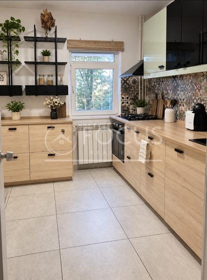 Apartament cu 4 camere decomandat, mobilat în Tei