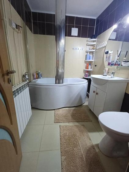 Apartament cu 2 camere decomandat în E3