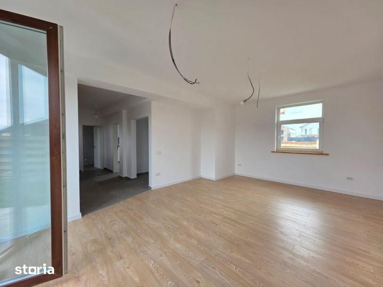 Casă cu 3 camere cu Teren 250 Mp în Stupini