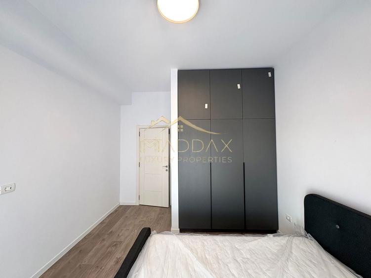 Apartament cu 3 camere semidecomandat, mobilat în Băneasa
