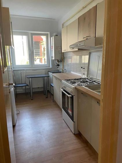 Apartament cu 3 camere semidecomandat în Exterior Vest