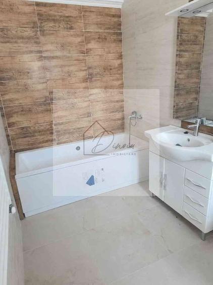 Casă individuală cu 5 camere cu Canalizare în Central