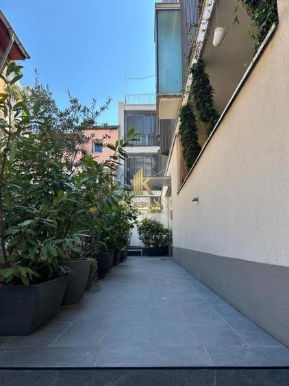 Apartament cu 3 camere decomandat, mobilat în Victoriei