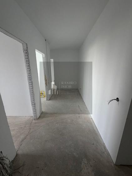Apartament cu 3 camere decomandat, mobilat în Vitan
