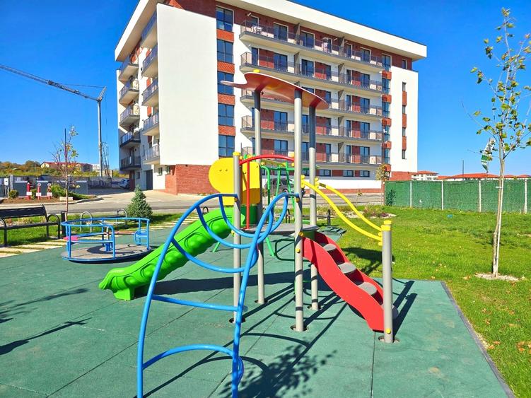 Apartament cu 3 camere semidecomandat în Galata
