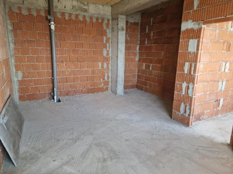 Apartament cu 5 camere decomandat în Parcul Carol