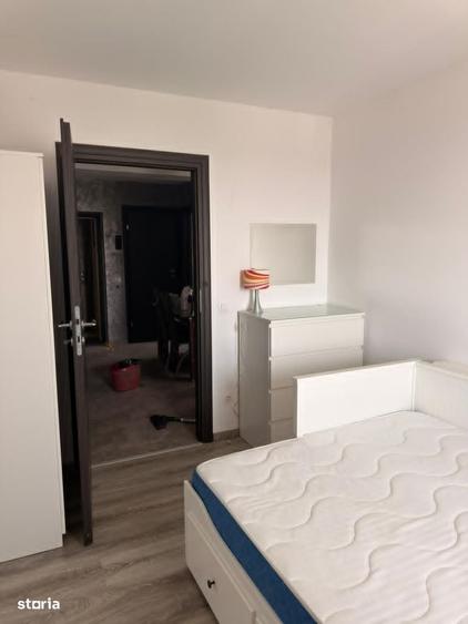 Apartament cu 3 camere semidecomandat în Militari