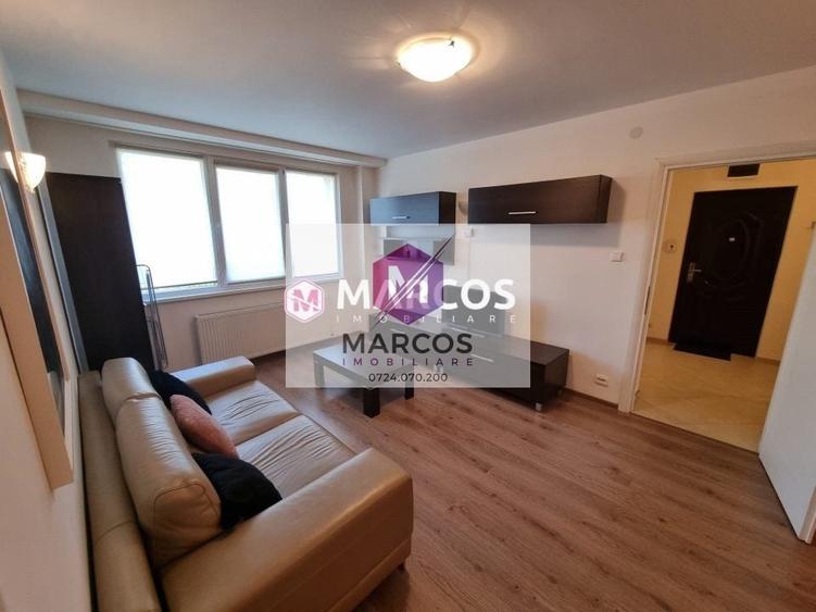 Apartament cu 2 camere semidecomandat, mobilat în Micro I