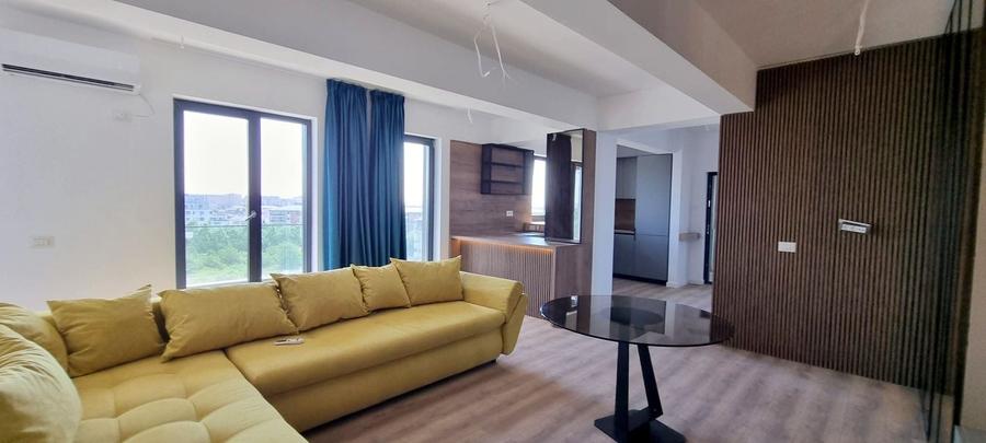 Penthouse cu 3 camere decomandat în Nord-Est